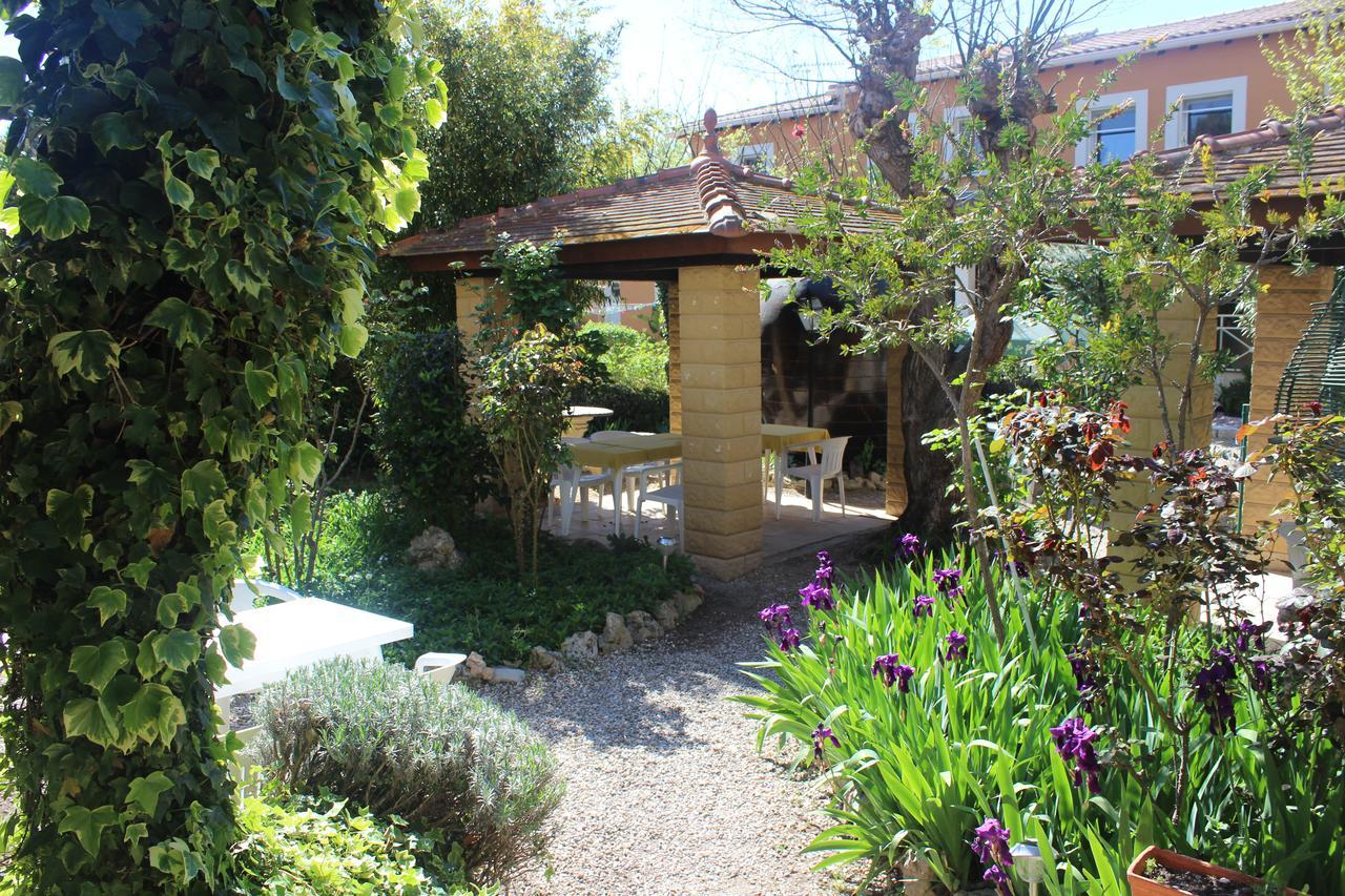 בלרוק-לה-באינס Hotel Restaurant Martinez מראה חיצוני תמונה